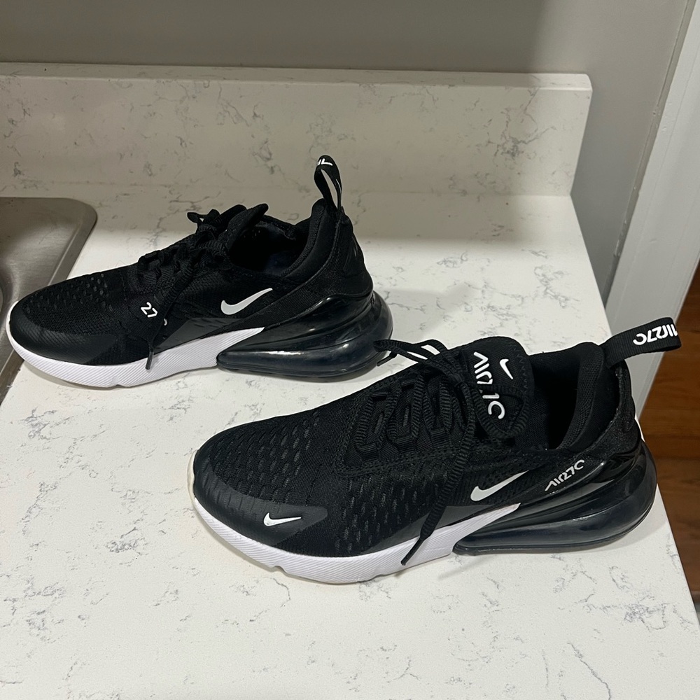 Nike Air Max 270 Black and White Women’s Sneakers - Picture 9 of 12